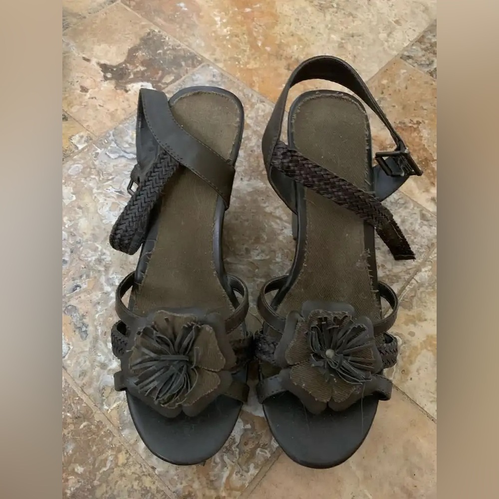 Peep toe heels